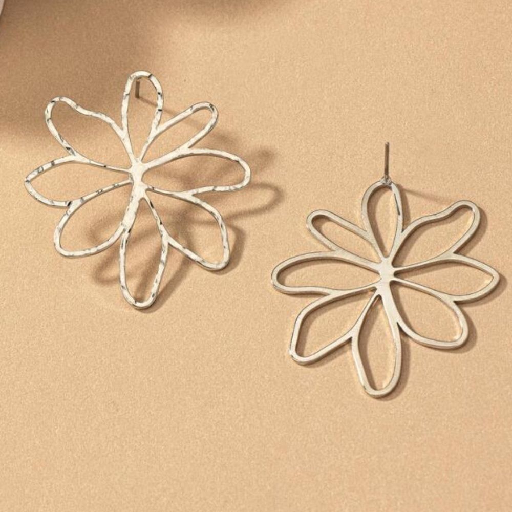 Elegant Gold Flower Earrings M445